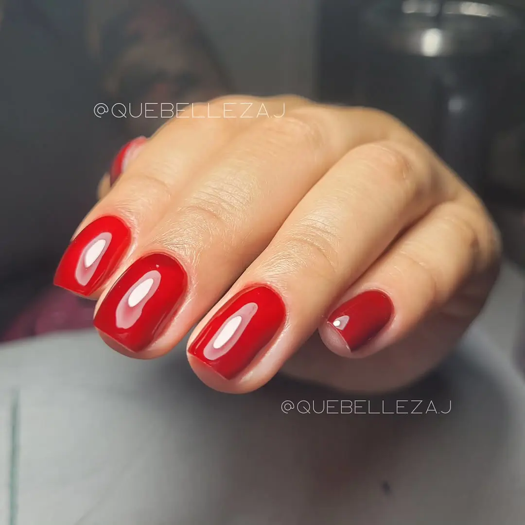 Uñas rojas clásicas